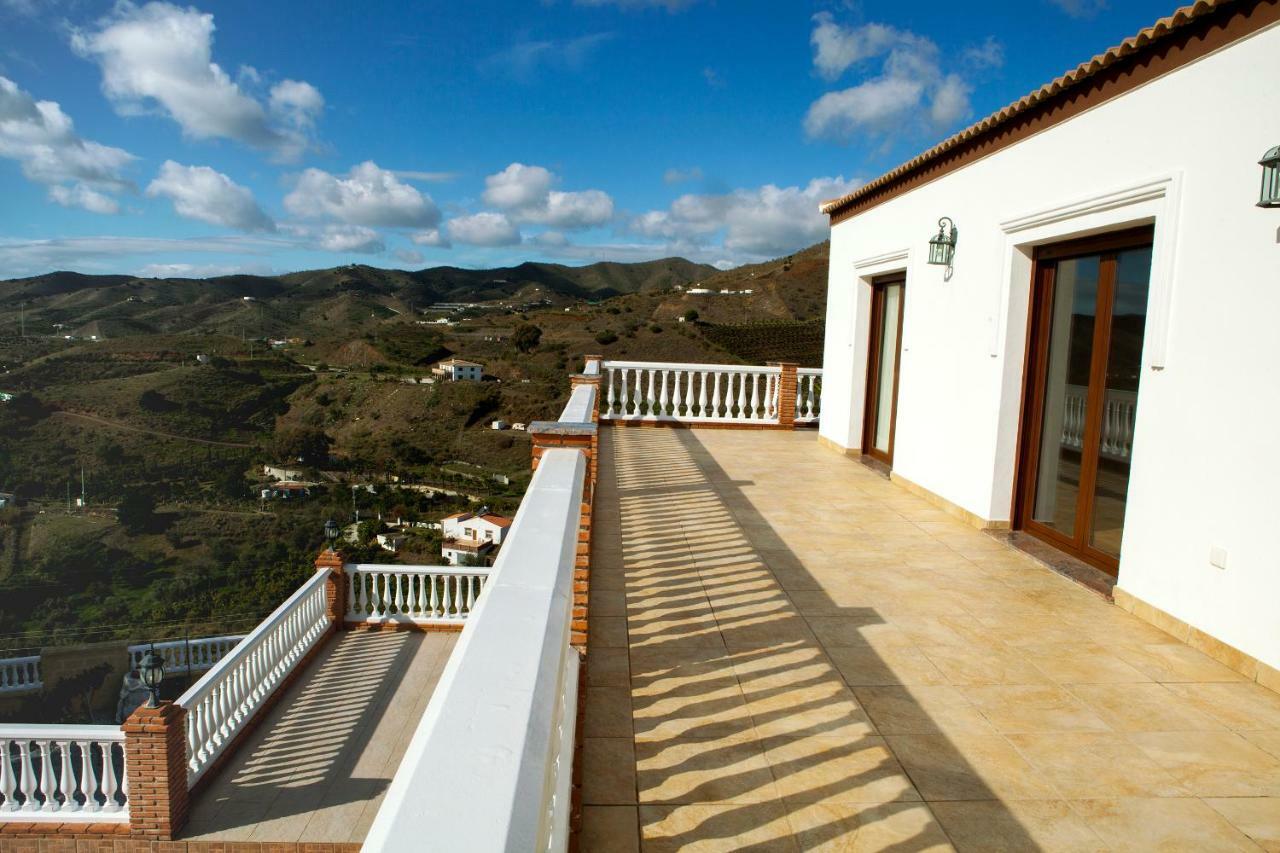 Villa El Palomar Azul With Pool And Sea View Benajarafe Exterior foto